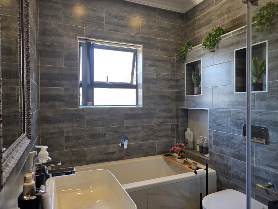 3 Bedroom Property for Sale in Wavecrest Eastern Cape